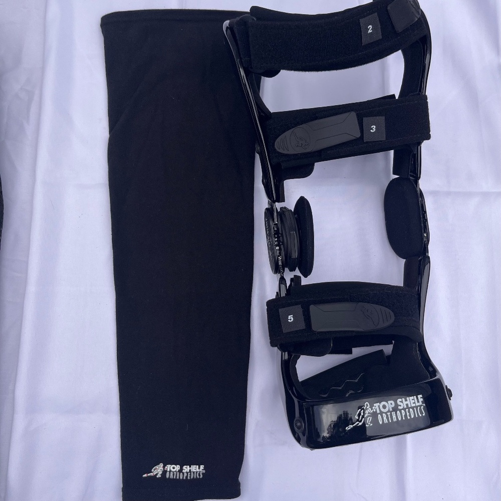 Top Shelf Orthopedics Knee Brace + Knee Immobilizer Sleeve + Mesh Bag